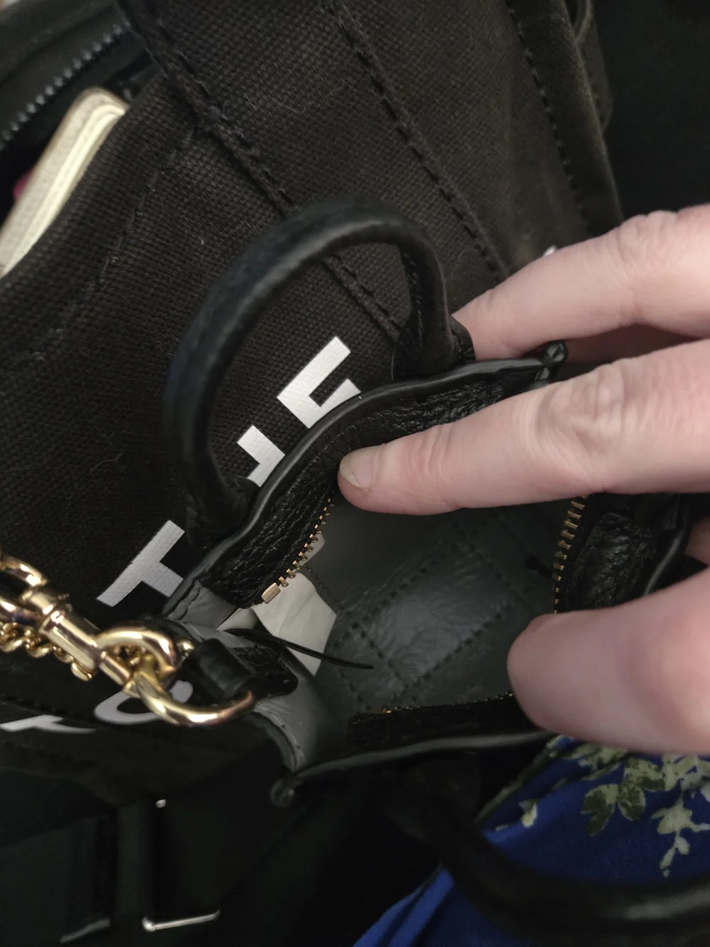 The Tote Bag Black Mini Leather Charm by Marc Jacobs - Picture 4 of 6